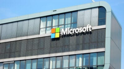 Teknoloji devi Microsoft, küresel operasyonlarında önemli bir yeniden yapılanmaya giderek