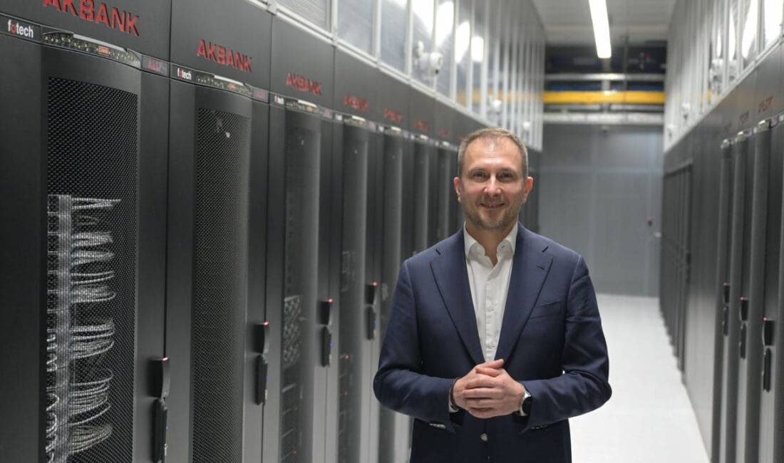 Akbank, dijital çözümler, yapay zeka ve servis bankacılığı gibi yenilikçi
