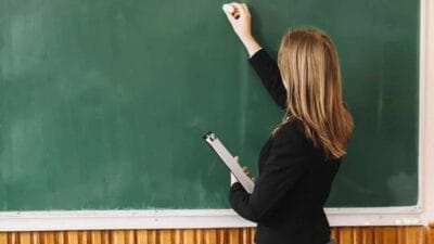 Cumhurbaşkanlığı kararıyla, öğretmenlerin ek ders ücretlerinde değişiklik yapıldı. 10 Şubat