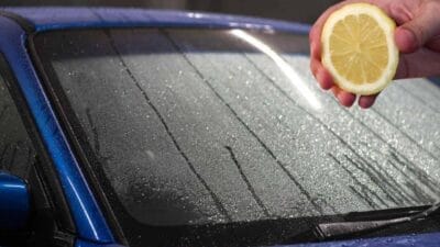 Sonbahar ve kış aylarında araç camlarında oluşan su izleri, araç