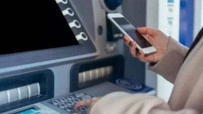 Japonya’nın Osaka kenti, artan telefon dolandırıcılığı vakalarına karşı dikkat çeken