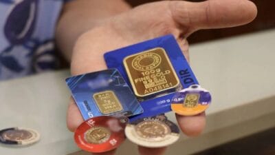 Altın fiyatları, küresel piyasalardaki gelişmelerin etkisiyle dalgalı seyrini sürdürüyor. Ons