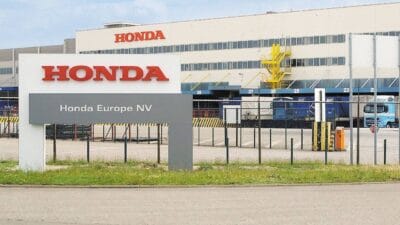 Japon otomotiv devi Honda Japonya'da gerçekleştirilen 832 otomobilinin geçit töreni