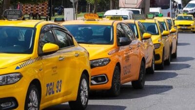 İstanbul Büyükşehir Belediyesi (İBB), İstanbul'da taksi hizmetlerini artırmak amacıyla 2.500