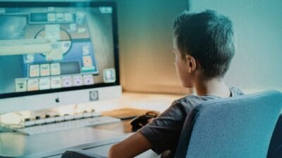 Çocukların oyunlarda karşılaştığı sanal ganimet kutuları ve ödüller, ciddi riskler