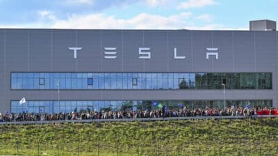 Elektrikli otomobil üreticisi Tesla, direksiyon destek sisteminde tespit edilen arıza