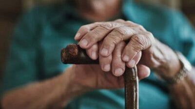 Bilim insanları, bazı bireylerin yaşlanma sürecine diğerlerinden daha dayanıklı olduğunu
