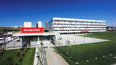 Akbank, 2024 yılı faaliyetlerinden elde edilen net kârın ardından yatırımcılarına