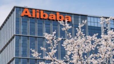 Alibaba Group Holding Ltd. hisseleri, yeni yapay zeka modelini tanıtmasının