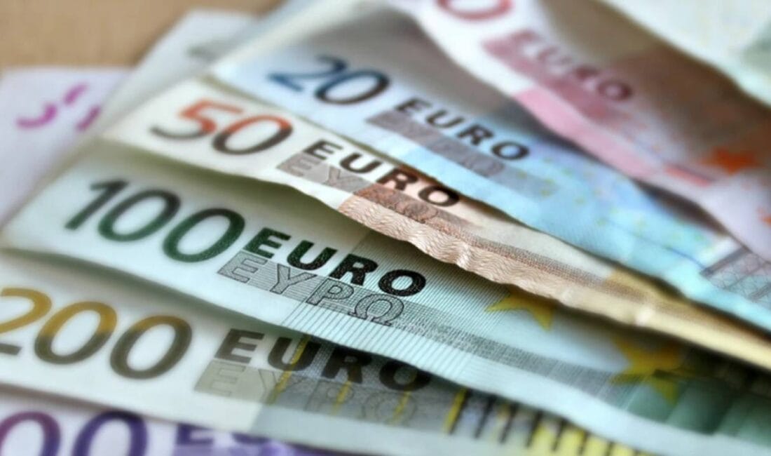 Euro, dolar karşısında güçlenmeye devam ederken, euro/TL kuru ilk kez
