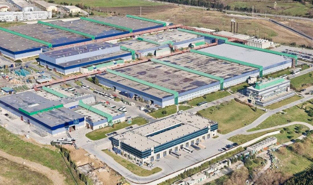 Alman otomotiv devi Mercedes-Benz, idari kadrosundaki iş gücünü azaltmak amacıyla