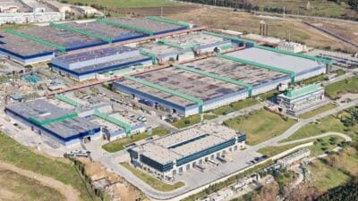 Alman otomotiv devi Mercedes-Benz, idari kadrosundaki iş gücünü azaltmak amacıyla