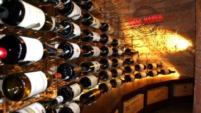 İzmir'in Karşıyaka ilçesinde 1943 yılından bu yana faaliyet gösteren ve