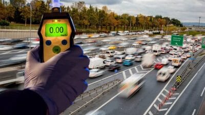 Resmi Gazete’de yayımlanan yeni yönetmelikle, araçlarda alkol kilidi ve şerit