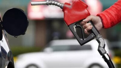 Döviz kuru ve petrol fiyatlarındaki dalgalanmalar, akaryakıt fiyatlarının yükselmesini tetikledi.