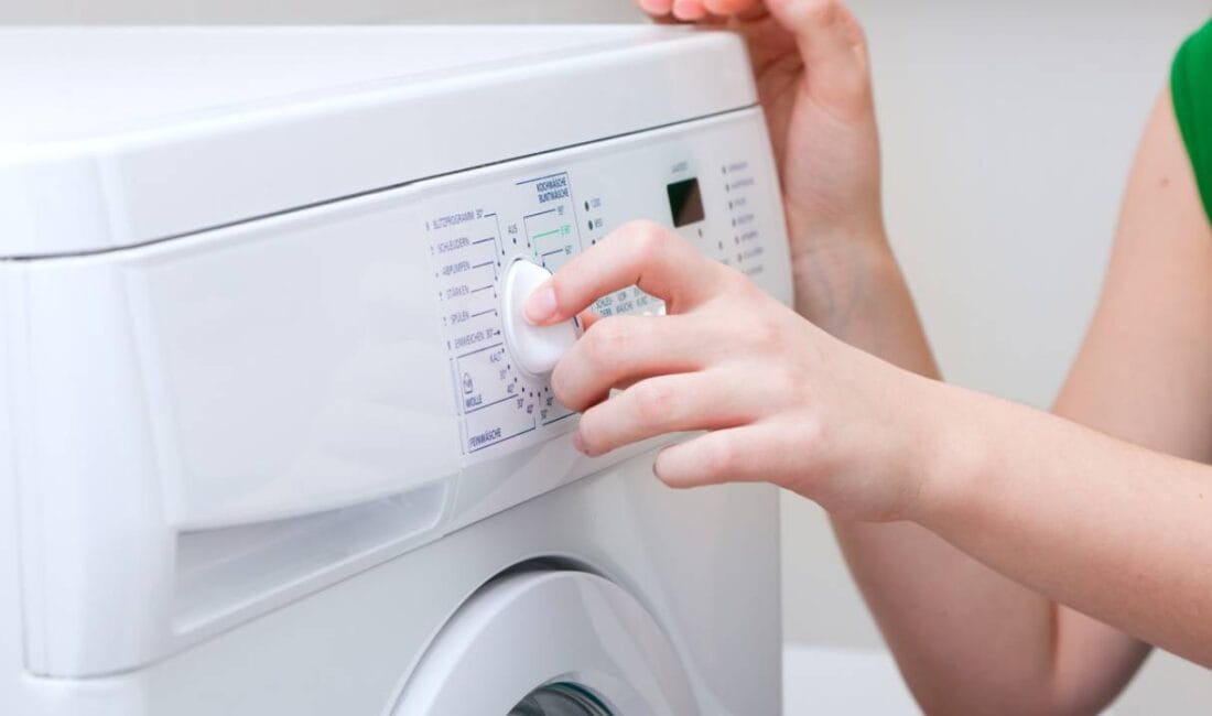 Çamaşır makinesinin ömrünü kısaltan büyük hata belli oldu Çamaşır makineleri, günlük hayatımızda önemli bir rol oynar, ancak düzenli