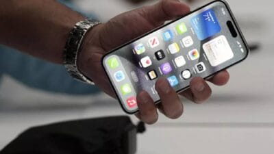 Apple, iPhone kullanıcılarına sunduğu son güncellemeyle, 300 milyon cihazı ilgilendiren
