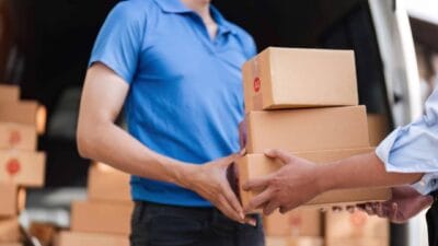 Ulaştırma ve Altyapı Bakanı Abdulkadir Uraloğlu, kargo teslimat sisteminde köklü