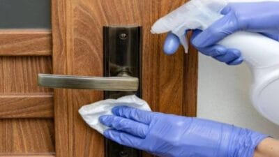 Günlük yaşamda sıkça kullandığımız kapı kolları, zamanla paslanarak hem estetik