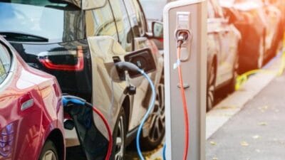 Elektrikli araçlar Türkiye’de hızla yaygınlaşırken, kullanıcıların yaşadığı sorunlar da aynı