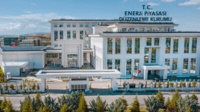 Enerji Piyasası Düzenleme Kurumu (EPDK), elektrik ve petrol sektörlerinde faaliyet