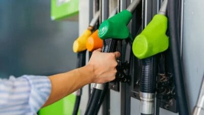 Türkiye'de benzin pompalarına yansıyan son zammın hemen ardından, motorin kullanıcılarını