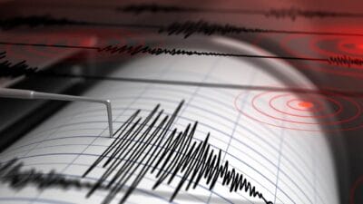 İstanbul’da saat 12.49’da meydana gelen 6,2 büyüklüğündeki deprem kentte büyük