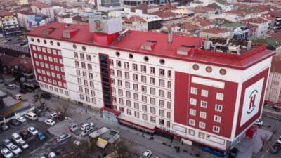 İstanbul'da, "Yenidoğan Çetesi" soruşturması kapsamında faaliyetleri durdurulan ve kayyum atanan