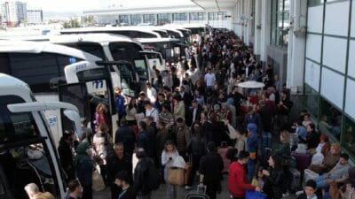 Yaz tatilinin başlangıcına denk gelen Kurban Bayramı öncesinde şehirlerarası otobüs