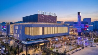 Türkiye’nin önde gelen alışveriş merkezi yatırımcılarından Rönesans Gayrimenkul Yatırım, 2025