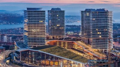 Zorlu Holding'in İstanbul'un simge yapılarından biri olan Zorlu AVM'yi satışa