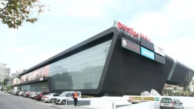 Türkiye'nin "lüks ve butik" konseptiyle açılan ilk alışveriş merkezi olan