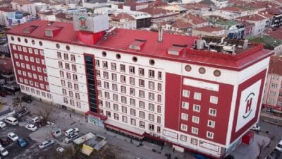 Yenidoğan Çetesi soruşturması kapsamında kapatılan hastanelerden biri olan Avcılar Hospital,