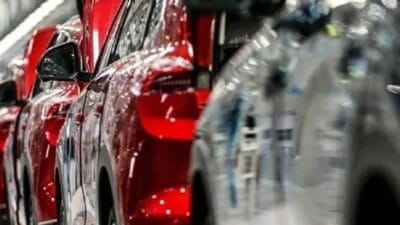 Kadın otomotiv uzmanları, Hyundai Santa Fe’yi güçlü yol tutuşu, geniş