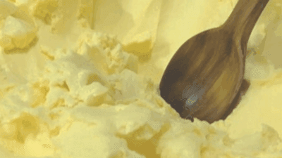 Hayvanların beslenme şekli ve yetiştirildiği ortam tereyağının rengini de belirliyor.