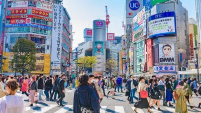 Japonya’da ne caddelerde, ne parklarda ne de alışveriş merkezlerinde bir