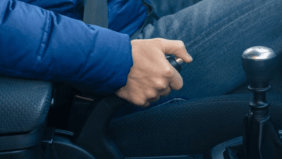 Araç sahiplerinin çoğu farkında olmasa da, el freninin yanlış kullanımı