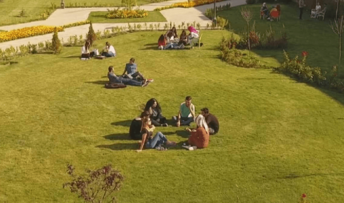 Ne İstanbul ne Ankara ne de Eskişehir: Üniversiteli gençlerin en mutlu olduğu il belli oldu Türkiye genelinde yapılan kapsamlı bir araştırma, üniversite öğrencilerinin en mutlu