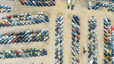 2025 yılı boyunca otomobil satışları beklentilerin üzerinde seyretti. Fiyatlar halihazırda