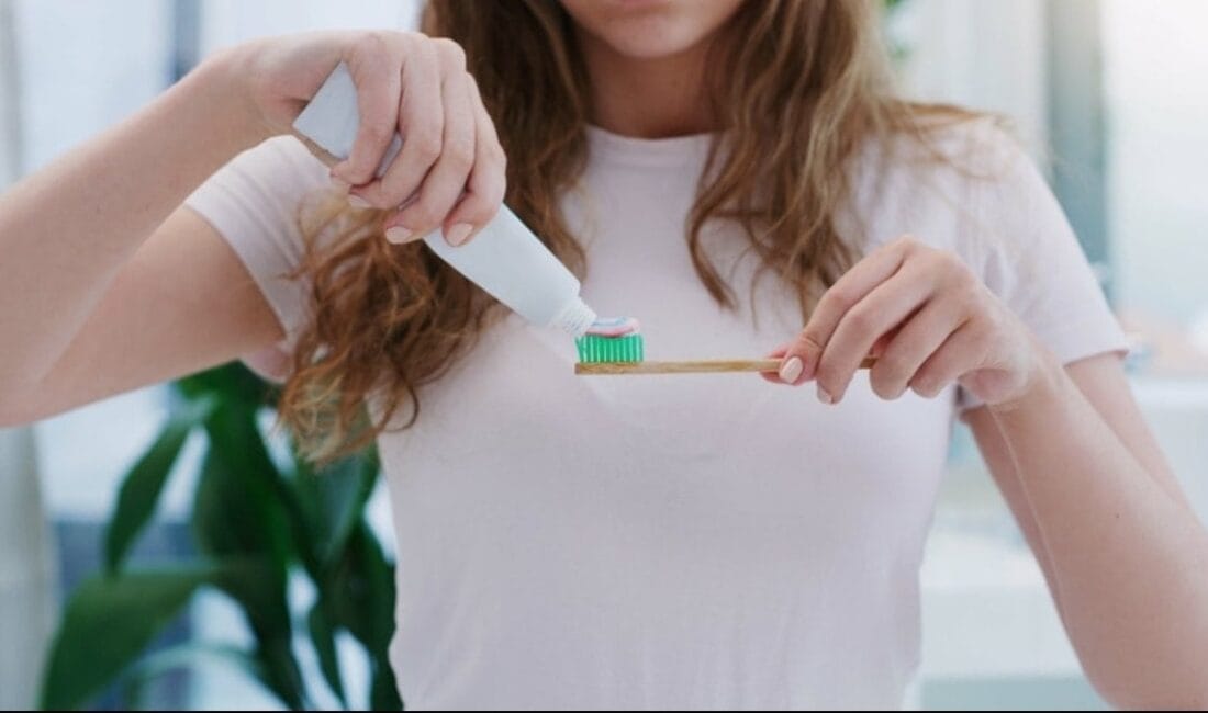 Diş fırçalamak çoğumuzun günlük rutininin değişmez bir parçası. Sabah ve