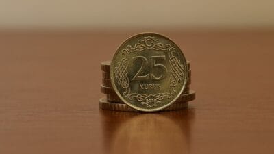 Bir dönem herkesin cebinde olan altın renkli 25 kuruş, artık