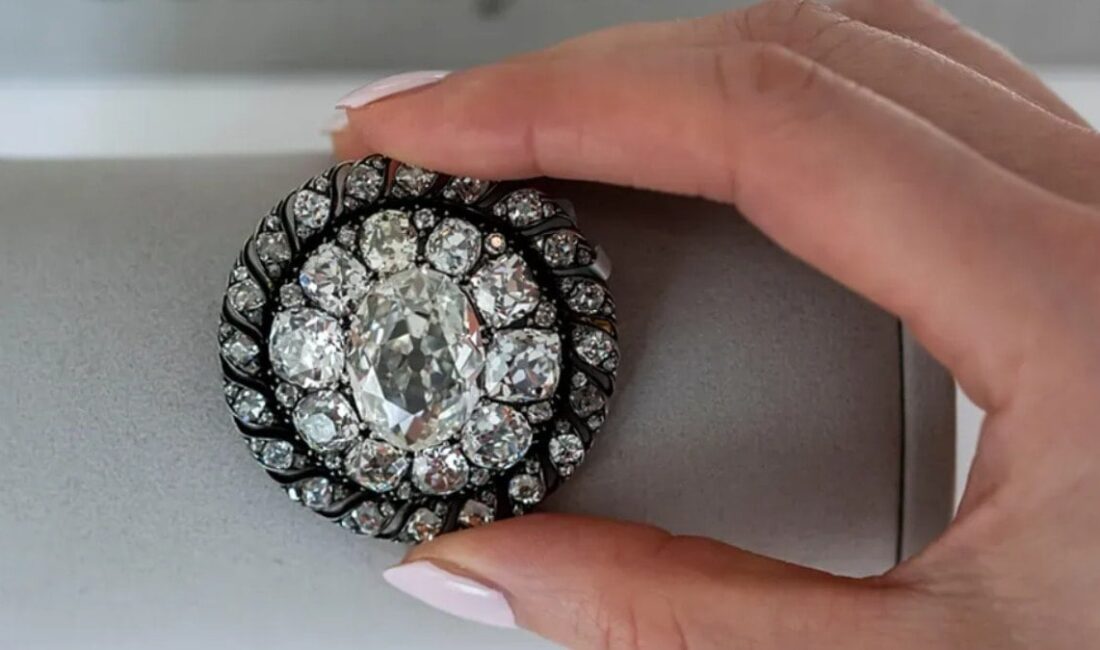 Fransız İmparatoru Napolyon Bonapart’ın Waterloo Savaşı’ndan kaçarken kaybettiği düşünülen tarihi