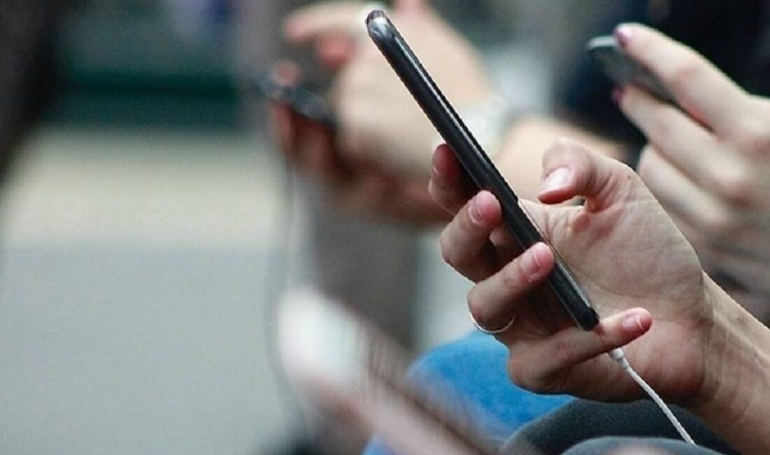 Milyonlarca kullanıcının tercih ettiği Apple Music, Spotify ile rekabette elini