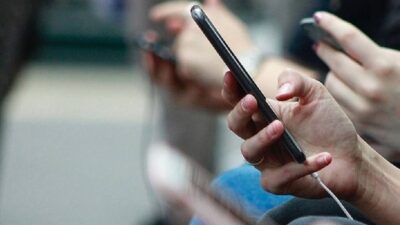 Milyonlarca kullanıcının tercih ettiği Apple Music, Spotify ile rekabette elini