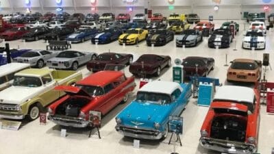 Dünyanın dört bir yanında otomobil tutkunları, klasiklerden süper arabalara kadar