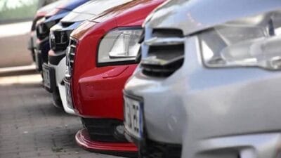 İkinci el otomobil piyasasında fiyatlar artmaya devam ederken, 400 bin