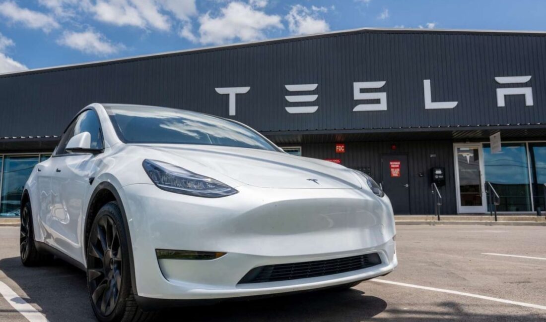 Elektrikli araç devi Tesla, Türkiye'deki operasyonlarını genişleteceğini belirterek yeni şarj