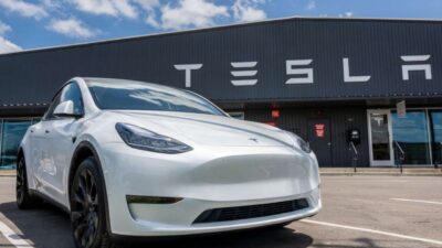 Elektrikli araç devi Tesla, Türkiye'deki operasyonlarını genişleteceğini belirterek yeni şarj