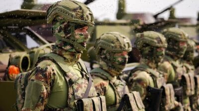 Genellikle büyük ülkeler askeri kapasiteleriyle öne çıksa da, bazı küçük