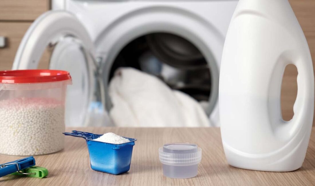 Sıvı mı toz deterjan mı daha iyi? Uzmanlar açıkladı Çamaşır yıkarken hangi deterjanın daha etkili olduğu uzun süredir merak